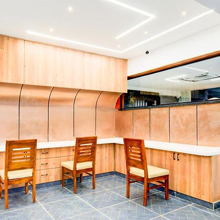 Townhouse Aarav Business Hotel Hyderabad Exterior foto
